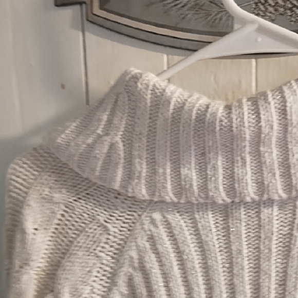 St. John's Bay Like New Women's Cream Cable Knit Sweater Size Medium. - Picture 8 of 9